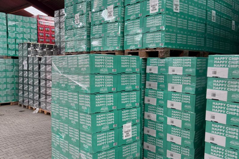Paletes de batatas fritas no armazém da Firma Reinders